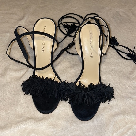 Ann Taylor wrap Pom Pom heels size 6 - Picture 2 of 6
